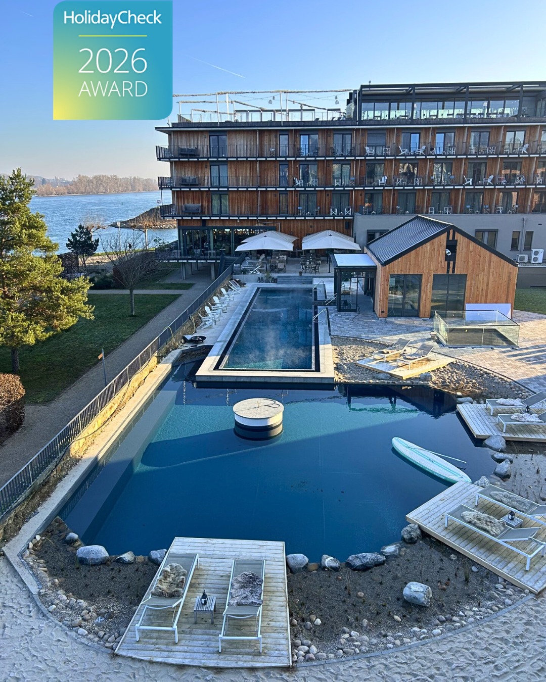 Von ❤ DANKE!  Dank Eurer tollen Bewertungen sind wir auch dieses Jahr wieder @holidaycheck Award Gewinner und zählen mit 5,7 / 6 zu den am besten bewerteten Hotels weltweit. 🥂  #paparheinfeeling #wennrausdannrhein #awardwinner #dankefürdieunterstützung