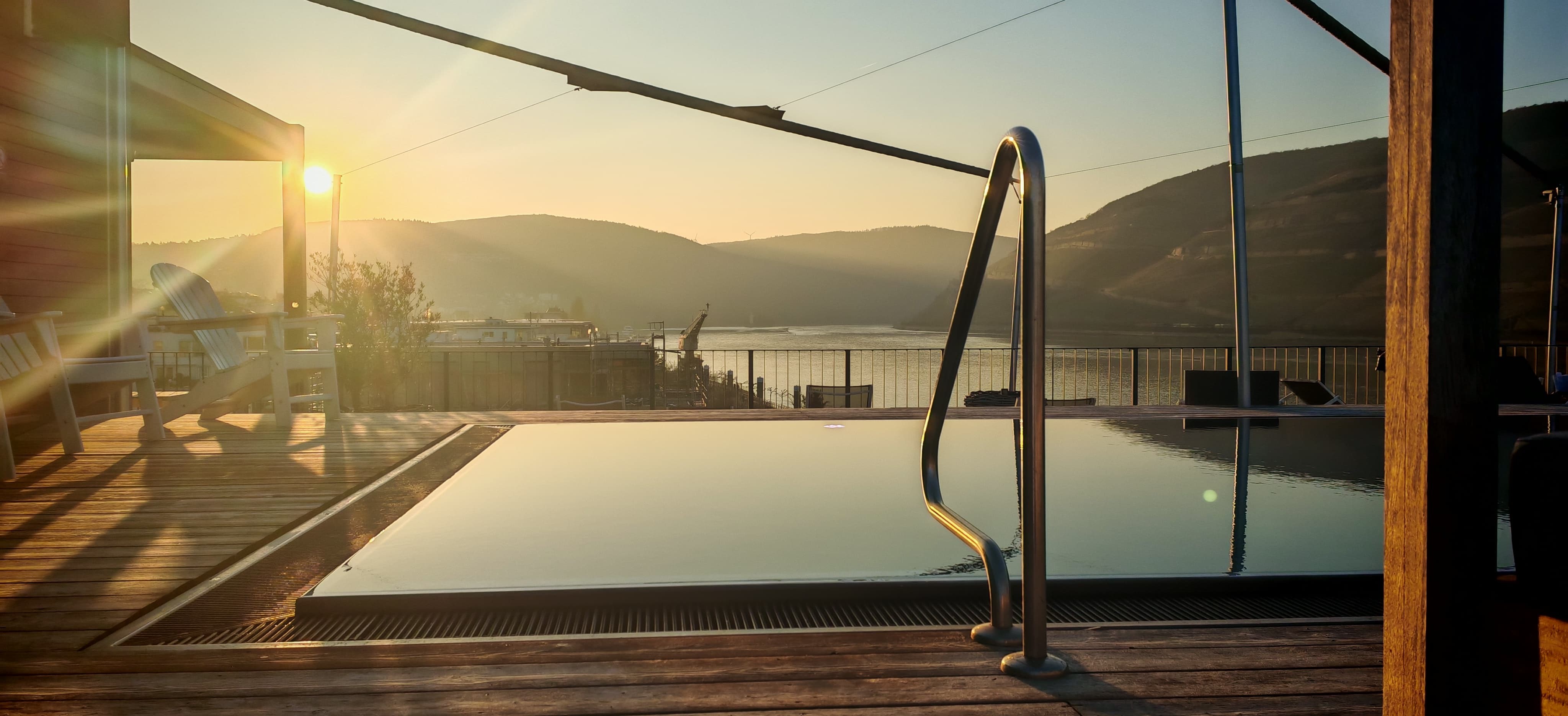 Lido Pool Sonnenuntergang.jpg