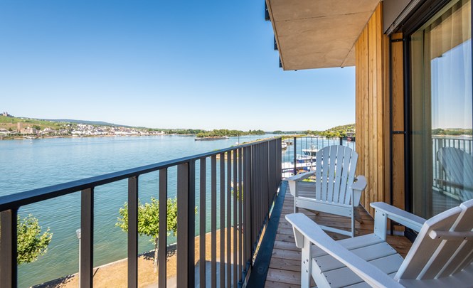 River Front Minisuite "Balcony"