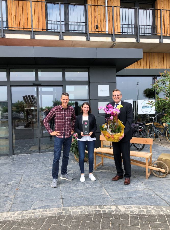 Oberbürgermeister Thomas Feser gratuliert zum Award