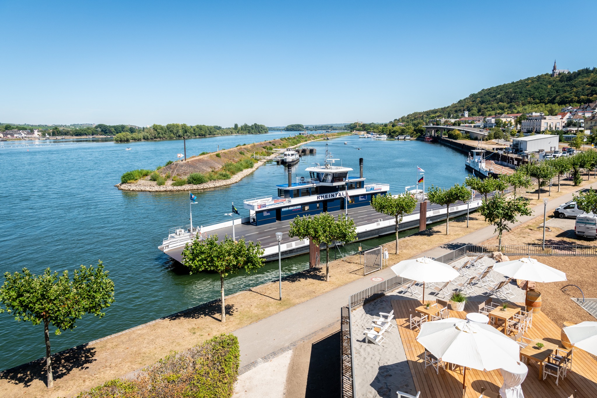 💡Schiffs-Cycling auf dem Rhein 💡  Am 25.07.2025 ist es soweit!   Wir machen mit 200 Rädern den Rhein unsicher! Sichert euch jetzt einen Platz für das abgefahrenste Event des Jahres!  ➡4 Stunden Cycling auf der Rheinfähre „Mary Roos“ – 119 Euro pro Person. ➡Abfahrt um 10:00 oder um 15:00 Uhr.  Seid dabei! Jetzt buchen: https://shop.paparheinhotel.de/events  #paparhein #wennrausdannrhein #bingenamrhein #cycling